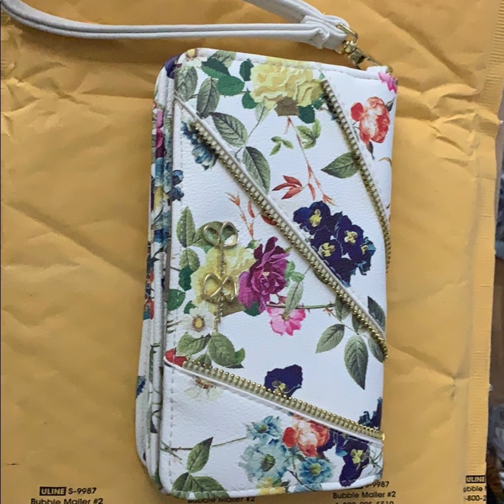 Jessica Simpson clutch/wristlet